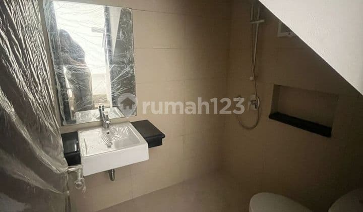 Disewakan Rumah Pik 2 6X12,5 Baru Unfurnished 2 Lt Bagus