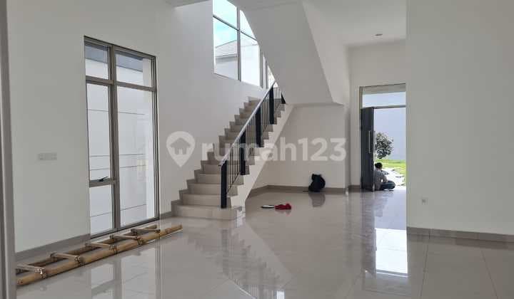 Disewakan Rumah besar PIK 2 Luas 15x30 Ada Backyard 3 Kamar