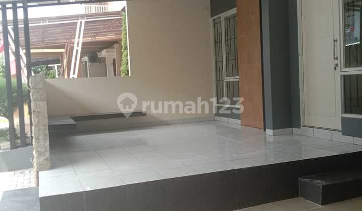 Disewakan Rumah 2 Lantai Kondisi Bersih dan Rapi Habis di Renovasi Dekat Mall