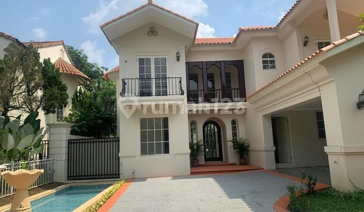 Dekat Akses Tol, 2 Lantai, Dekat Pusat Perbelanjaan, Siap Huni