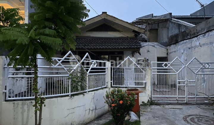 Old House Land Count in Puri Indah, West Jakarta
