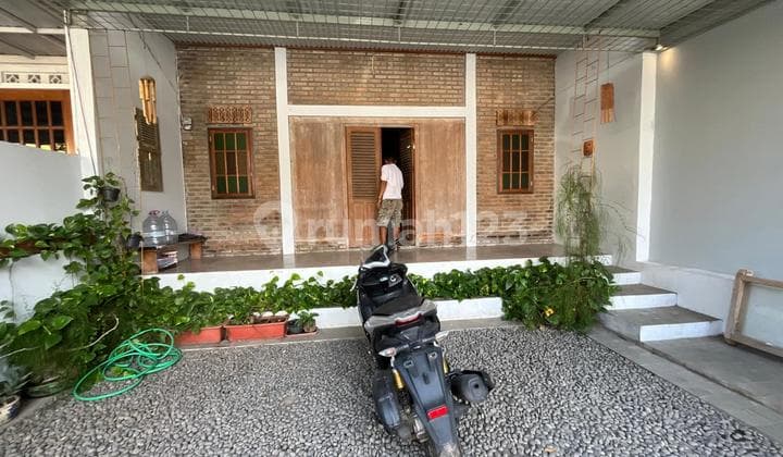 Active Boarding House for Sale, Strategic Location Near Unpad & ITB