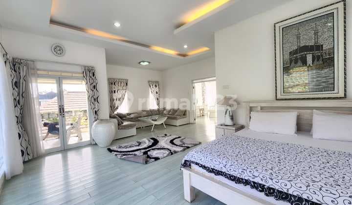 For Sale Luxurious Fully Furnished Villa House in Dago Pakar Resort.