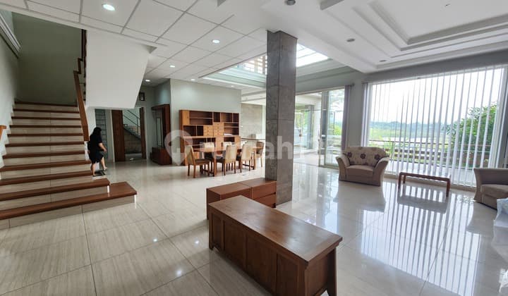 Rumah View Danau Kota Baru Parahyangan