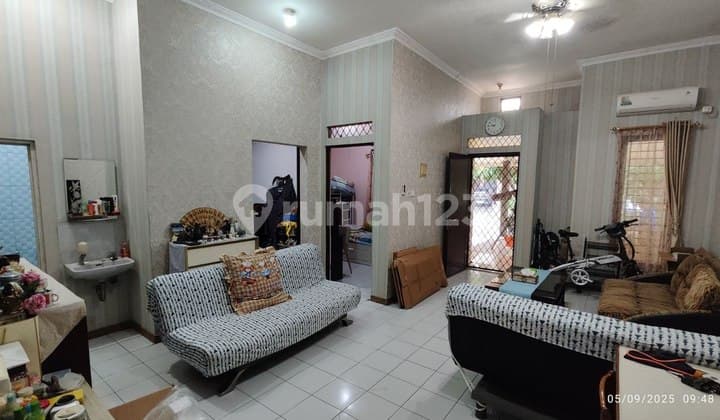 Rumah Cantik 2 LT Semi Furnished di Lippo Cikarang