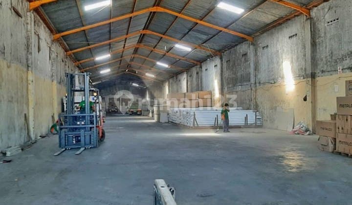 Disewakan Gudang Siap Pakai Diarea Pergudangan Tipes, Serengan