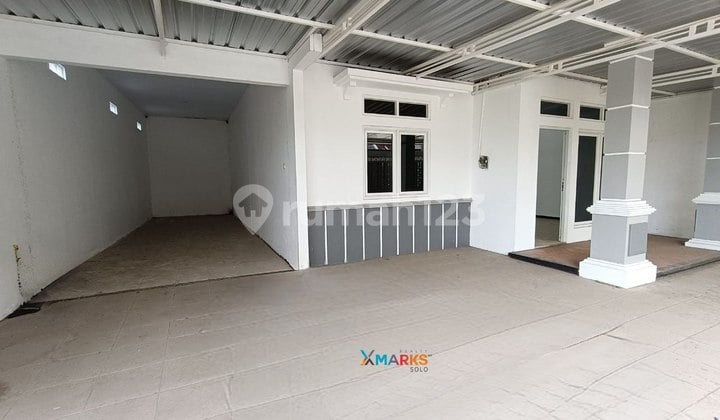 Rumah Hook Cluster Cantik Cocok untuk Keluarga Kecil di Solo Baru