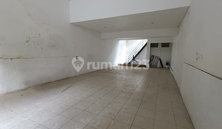Business Space in a Strategic Location, Very Busy Culinary Area, Definitely Profitable.