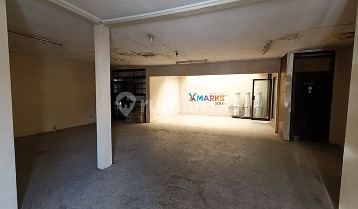 Sewa Ruang Usaha Tengah Kota Daerah Ramai Mangkunegaran