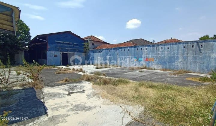 Disewakan Gudang Dengan Parkiran Luas Diarea Ramai Pajang, Solo