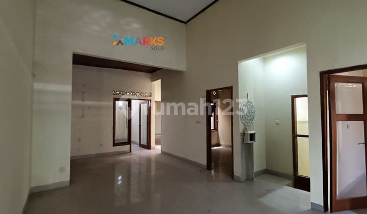 Rumah Sewa 3 Kmr Murah Tengah Solo Area Sriwedari,dkt Grandmall