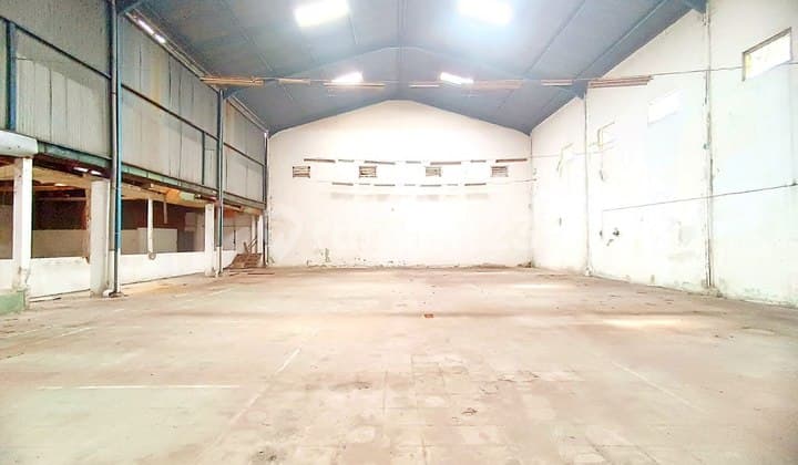 Ready-to-Use Warehouse in the City Center Suitable for Distributors or Other Businesses