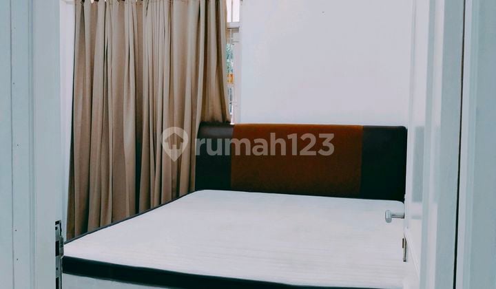 Rumah Semi Furnish Bayar Per Bulan 6 Menit ke Stasiun KRL tersedia Ac