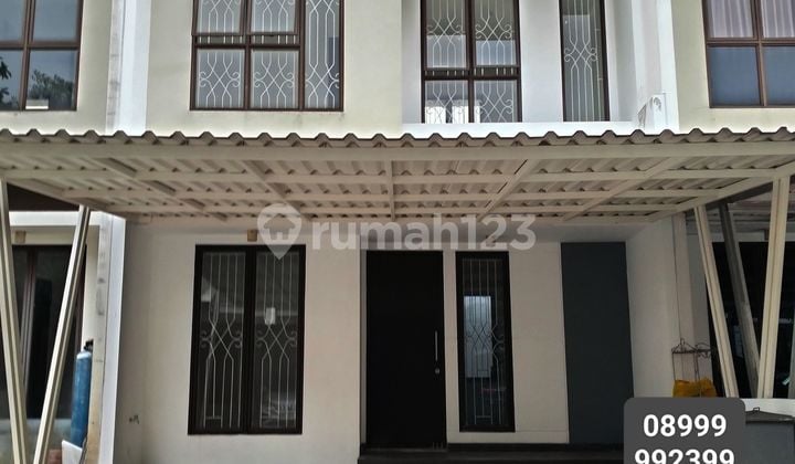 Rumah dengan Kamar Tidur 3 + 1 Sudah Ada Canopy untuk 2 Mobil