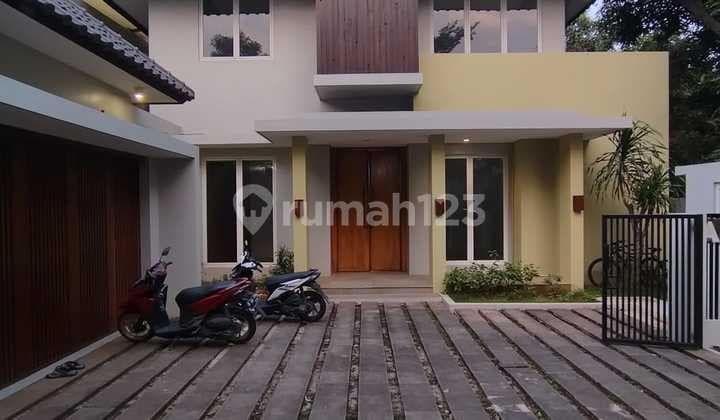 Disewakan Area Strategis Rumah Mewah Siap Huni
