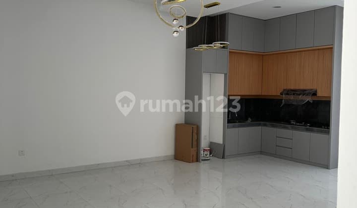 Rumah Modern di Taman Kopo Indah Bandung