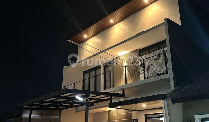Rumah Modern di Taman Kopo Indah