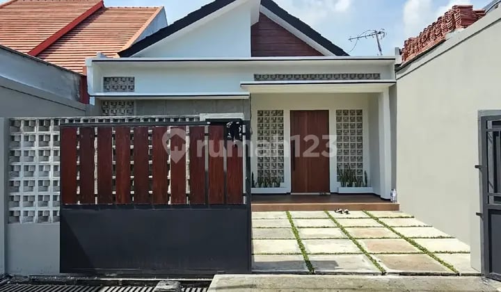 Rumah Bagus Nyaman Siap Huni Dekat Aksea Toll Manyaran SHM di Semarang Barat