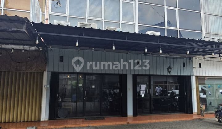 Strategic Shop House by the Main Road, Ready for Business