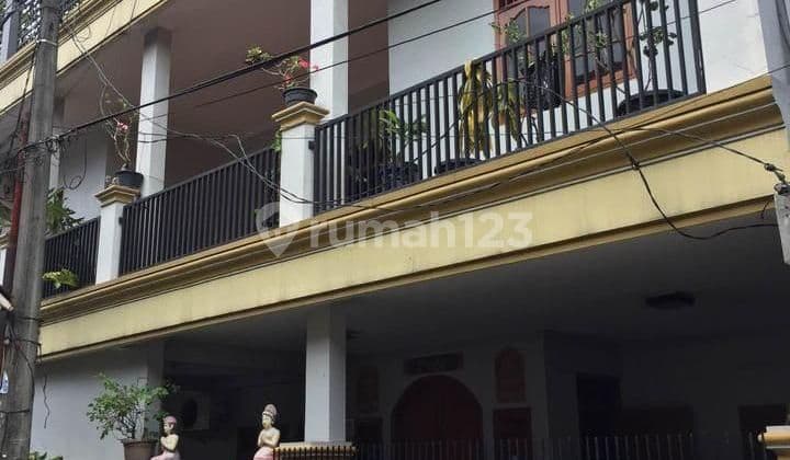 Quick sale: fully renovated house in Harapan Baru, strategic location in Kota Baru, West Bekasi.