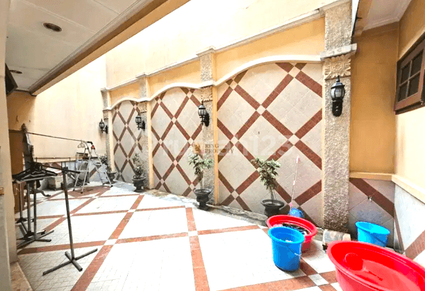 Rumah Tomang. 2 Lantai. 12X20. Jalan Lebar 4 Mobil. Siap Huni