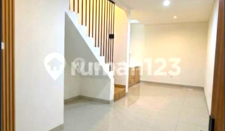 Rumah Baru. Tanjung Duren. 3 Lantai. 4X11. Masuk Mobil. Siap Huni