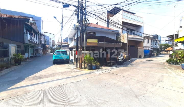 Rumah Hook. Kartini Pasar Baru. 2 Lantai. 10X14. Jalan 2 Mobil. Siap Huni