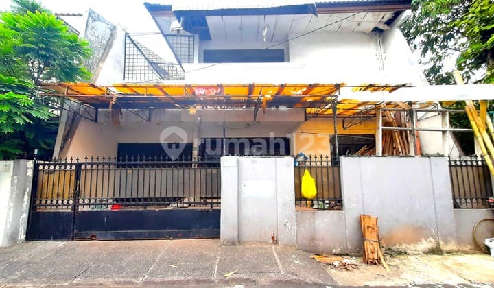 Rumah Tomang. 2 Lantai. 10X17. Jalan 2 Mobil. Siap Huni
