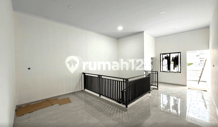 Rumah Baru. Tanjung Duren. 3 Lantai. 5X18. Jalan Lebar 3 Mobil. Siap Huni