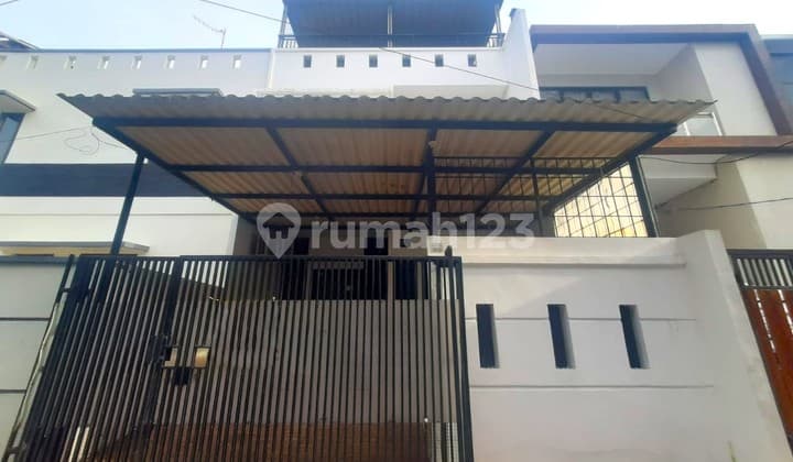 Rumah Green Vile. 3 Lantai. 6X15. Jalan 2 Mobil. Siap Huni