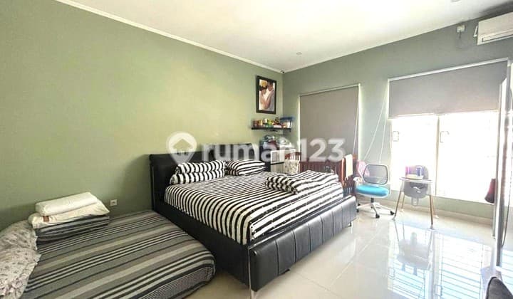 Rumah Tomang. 3 Lantai. 5X16. Jalan 2 Mobil. Siap Huni