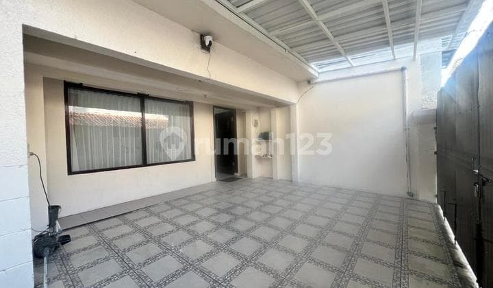 Rumah Tomang. 2 Lantai. 6X16. Jalan 2 Mobil. Siap Huni