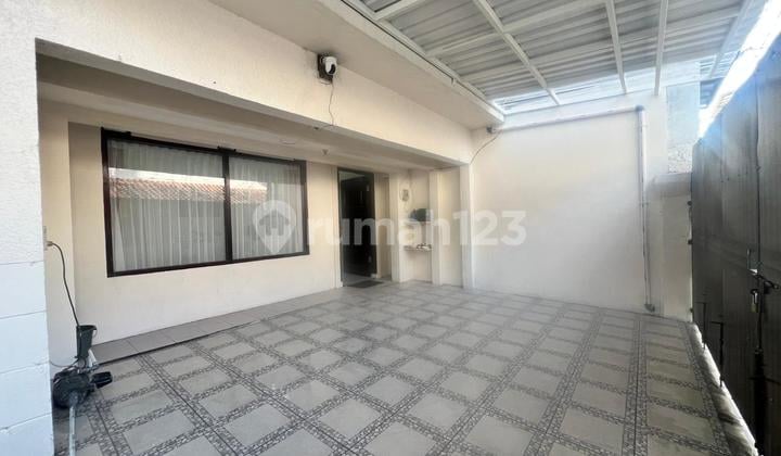 Rumah Tomang. 2 Lantai. 6X16. Jalan 2 Mobil. Siap Huni