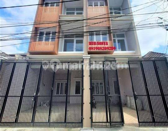 Rumah Baru Tomang. 3 Lantai. 4.5X18. Jalan 2 Mobil. Siap Huni