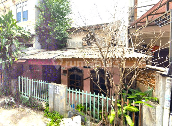 Rumah Tua Cideng. 5.6 X 14. Jalan 2 Mobil