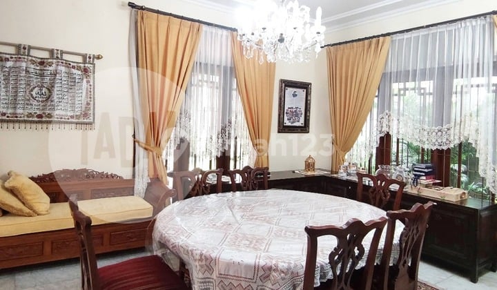 Rumah Kebaypran Baru. Melawai. 2 Lantai. 20X26. Jalan Lebar 3 Mobil. Siap Huni.