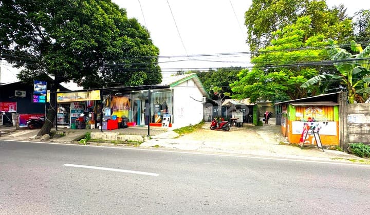 Old House, Warung Jati Raya. Area 1,400 m². Access for 2 Cars.