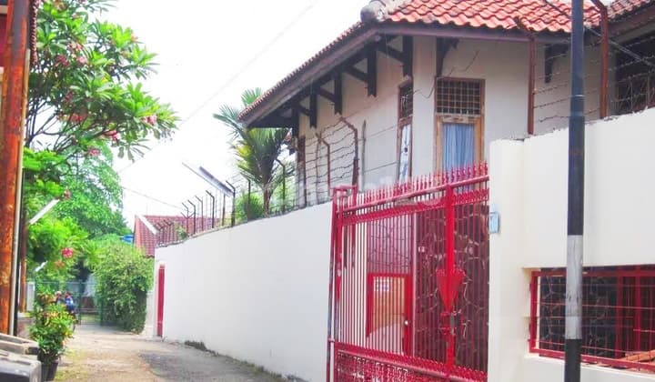 Rumah Jati Padang. 3 Lantai. Luas. 551. M2. Jalan 2 Mobil. Dkt Mesjid