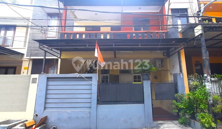 Rumah Tomang. 2 Lantai. 6X15. Jalan 2 Mobil. Siap Huni