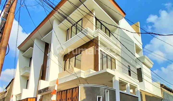 Rumah Hook. Tomang. 3.5 Lantai. 6X11. Jalan 2 Mobil. Siap Huni