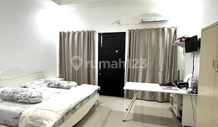 Tomang House. 3 Floors. 5X17. 2-Car Road. Semi-Furnished. Move-In Ready.