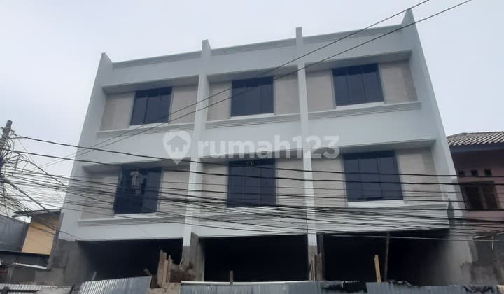 New House. Tanjung Duren. 3 Floors. 5X18. Wide Street for 3 Cars. Ready to Occup