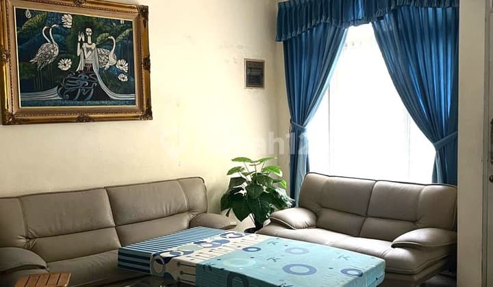 Rumah Green Vile. 2.5 Lantai. 8X18. Jalan Lebar 3 Mobil. Siap Huni