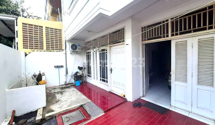 Rumah Tanjung Duren. 2.5 Lantai. 7X15. Jalan Lebar 3 Mobil. Siap Huni