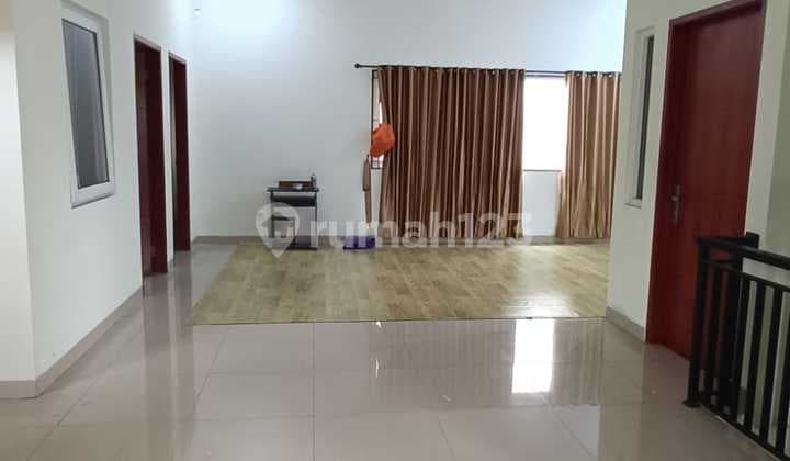 Rumah Tomang. 2 Lantai. 10X16. Jalan Lebar 3 Mobil. Siap Huni