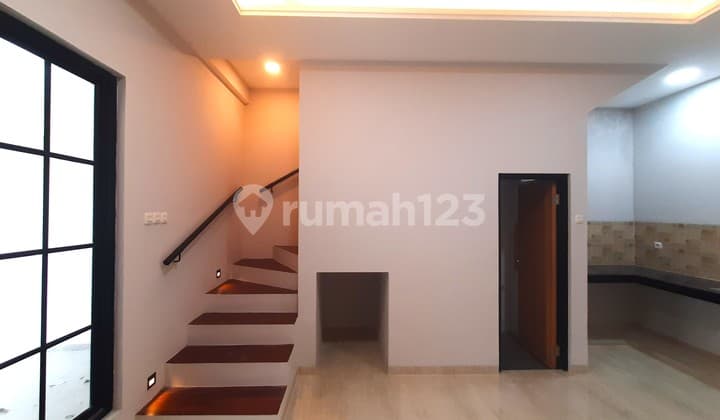 Rumah Baru Cluster. Dekat Pasar Kopro. 3 Lantai. 4.5X12. Jalan 4 Mobil. Siap Huni