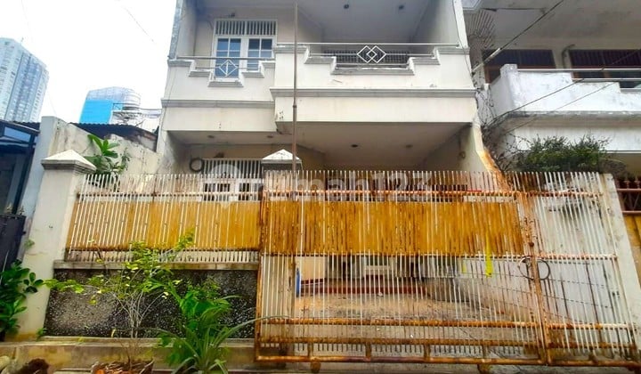 Rumah Tomang.2.5. Lantai. 6X15. Jalan 2 Mobil. Siap Huni