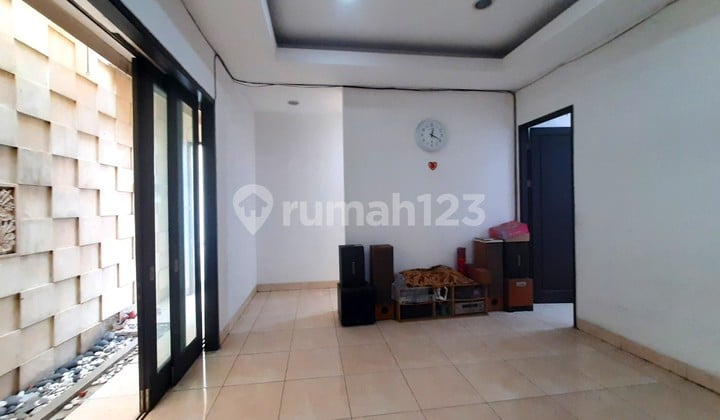 Rumah Cideng. 2 Lantai. 9X18. Jalan 2 Mobil. Siap Huni