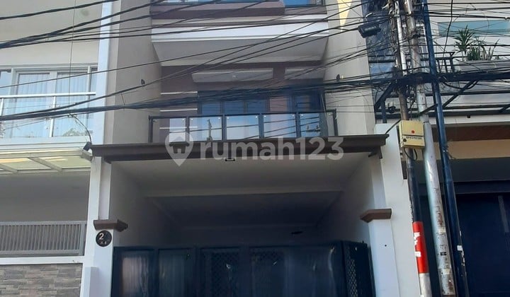 Rumah Baru. Pasar Baru. 3.5 Lantai. 4.5X17. Jalan 2 Mobil. Siap Huni