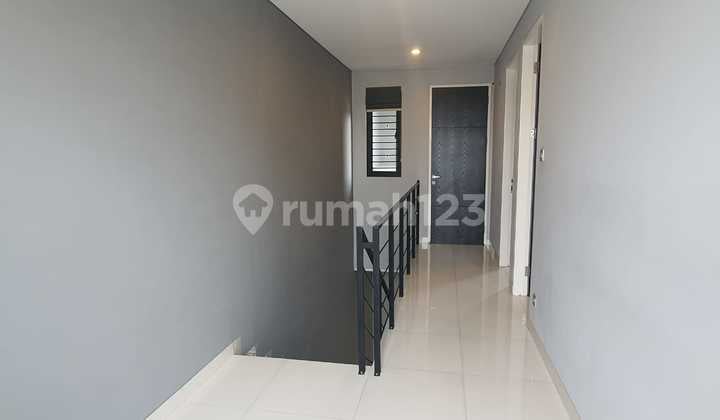 Rumah Baru. Taman Ratu. Duri. 3 Lantai. 5X20. Jalan 2 Mobil. Siap Huni